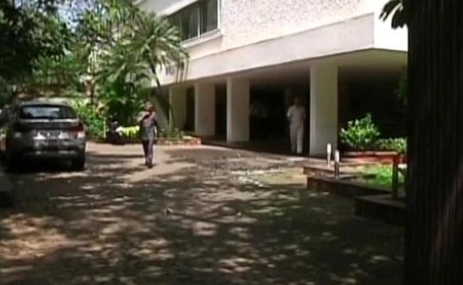 In Mumbai, Celebrity Bungalows Turn Mosquito Dens