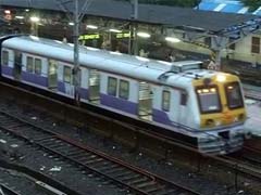 मुंबई में शुक्रवार की सुबह हुआ ट्रेन हादसा, रेलवे के चार मजदूरों की मौत