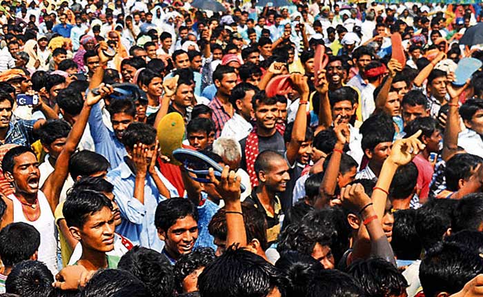 Bihar Chief Minister Nitish Kumar Shown Slippers at Rally in Nawada