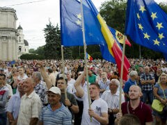 Thousands Rally to Demand Resignation of Moldovan President Nicolae Timofti