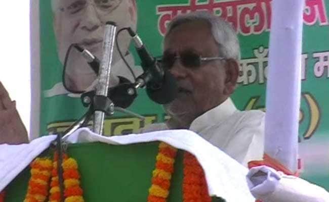 Nitish Kumar Makes Fun of BJP's Promise of Providing Two-Wheelers to Girls