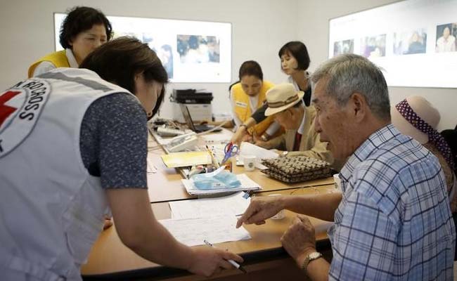 South Korea Officials Cross into North Korea Ahead of Family Reunion