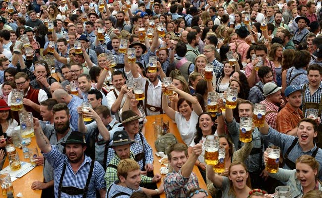 Germany's Oktoberfest Opens in Shadow of Refugee Crisis