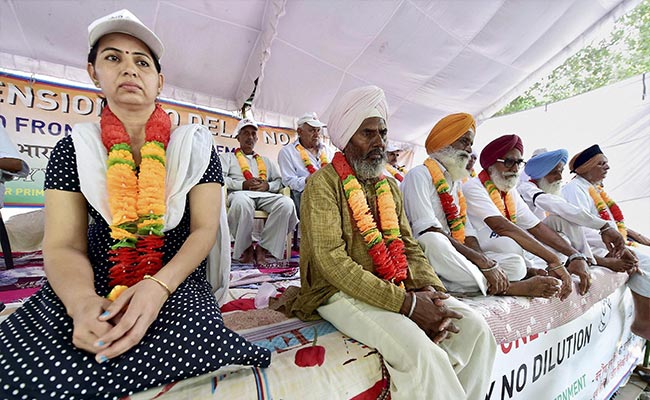 Veterans Protesting for Amendments in OROP Scheme Boycott President's Invite