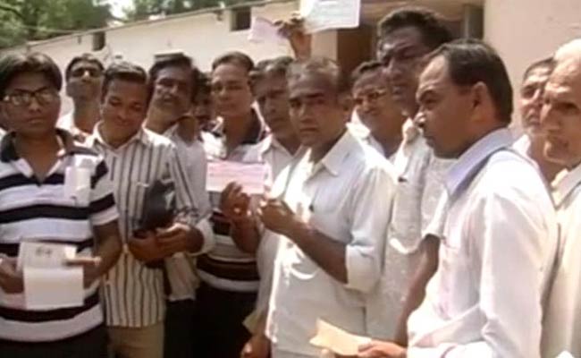 Patels in Gujarat Are Emptying Bank Accounts to Rattle Government