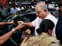 Peter Mukerjea Back At Police Station, This Time With Step-Daughter Vidhie