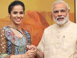 पीएम मोदी को साइना ने रैकेट देकर कहा, 'आप इसी से बैडमिंटन खेलें पीएम मोदी को साइना ने रैकेट देकर कहा, 'आप इसी से बैडमिंटन खेलें