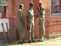 कर्नाटक: मेंगलुरु में 'गौरक्षक' प्रशांत पुजारी की हत्या के आरोप में चार युवक गिरफ्तार कर्नाटक: मेंगलुरु में 'गौरक्षक' प्रशांत पुजारी की हत्या के आरोप में चार युवक गिरफ्तार
