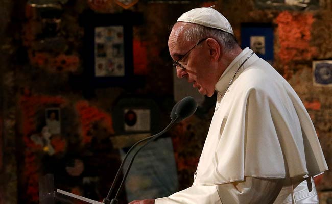 Pope Francis Prays At 9/11 Memorial After United Nations Speech