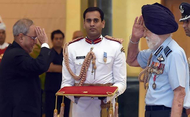 President Mukherjee Honours Ex-Servicemen on Golden Jubilee of 1965 War Triumph