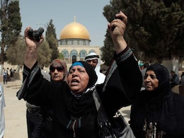 यरुशलम के अल-अक्सा मस्जिद परिसर में फिलिस्तीनियों और इस्राइल की पुलिस में झड़प यरुशलम के अल-अक्सा मस्जिद परिसर में फिलिस्तीनियों और इस्राइल की पुलिस में झड़प