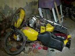 रघुबीर नगर में ट्रिपल मर्डर के बाद गुस्सायी भीड़ ने किया हंगामा, 23 पुलिसकर्मी घायल रघुबीर नगर में ट्रिपल मर्डर के बाद गुस्सायी भीड़ ने किया हंगामा, 23 पुलिसकर्मी घायल