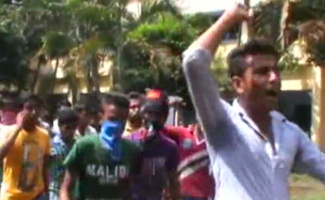 Panic as Attackers Storm West Bengal University With Guns, Bombs