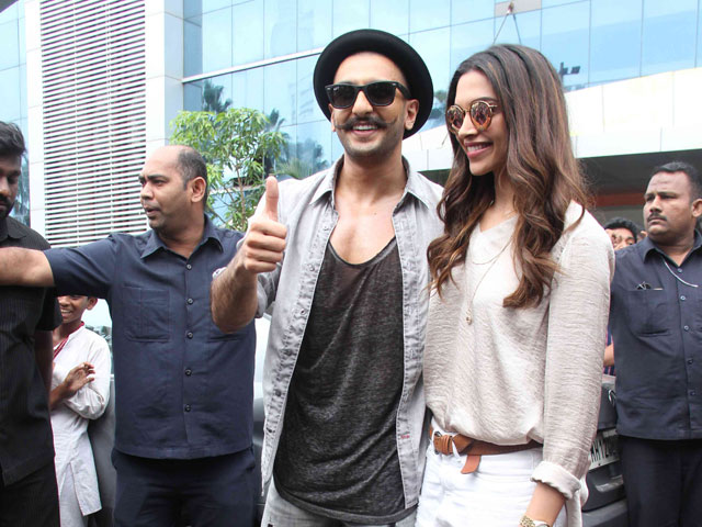 Ranveer Singh is Talking About How Beautiful Deepika is Again