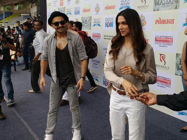 Deepika, Ranveer's First <I>Bajirao Mastani</i> Song is a Prayer to <I>Gajanana</i>