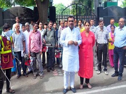 डेंगू की रोकथाम के लिए निकली टीम को सीएम केजरीवाल के घर में नहीं मिली इंट्री : NDMC मेयर डेंगू की रोकथाम के लिए निकली टीम को सीएम केजरीवाल के घर में नहीं मिली इंट्री : NDMC मेयर