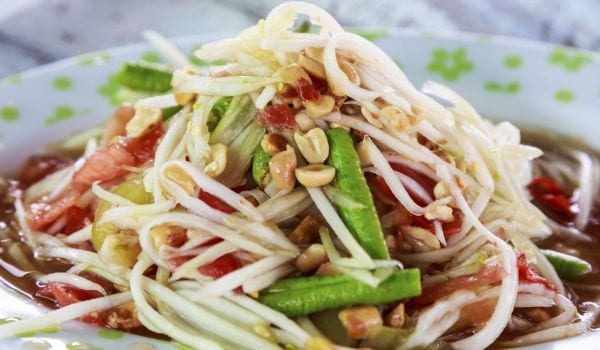 raw papaya salad