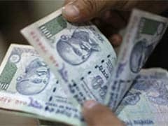 Rupee Hits New 30-Month Low, Closes at 68.72/Dollar