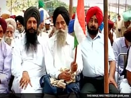 Ex-Servicemen Hold 'Sainik Ekta' Rally at Delhi's Jantar Mantar Ex-Servicemen Hold 'Sainik Ekta' Rally at Delhi's Jantar Mantar