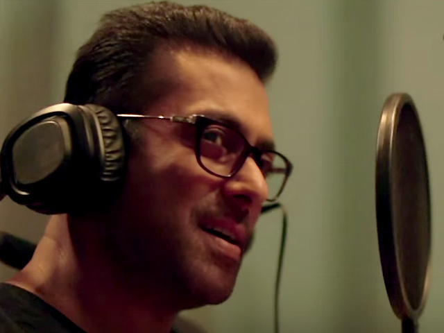 Is Shah Rukh a Better Singer Than Salman? 'No Chance'