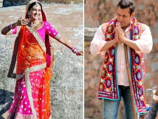 Salman Khan, Sonam Kapoor in a Prem Ratan Dhan Payo Moment