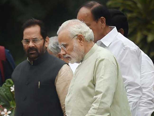 आरएसएस की क्लास में सरकार की पेशी, संघ के एजेंडा पर चल रही है सरकार?