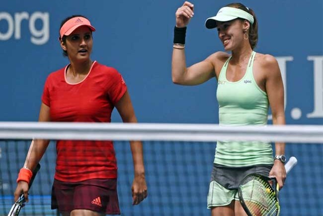 ऑस्ट्रेलियन ओपन : शानदार जीत के साथ सानिया-हिंगिस की जोड़ी प्री-क्वार्टर फाइनल में ऑस्ट्रेलियन ओपन : शानदार जीत के साथ सानिया-हिंगिस की जोड़ी प्री-क्वार्टर फाइनल में