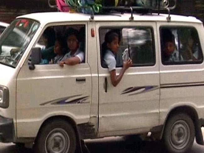 दिल्‍ली की खतरनाक स्‍कूल वैनें : जिनमें जबरन CNG सिलेडरों पर बच्‍चों को बिठाया जाता है