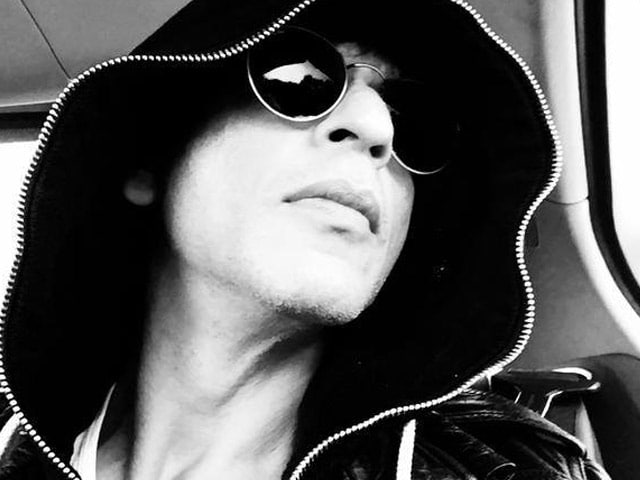 How Shah Rukh Khan Gets to Work on the Sets of Dilwale