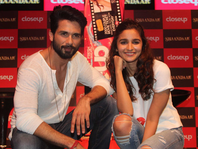 Shahid Kapoor, Alia Bhatt to Perform Live at <i>Shaandaar</i> Song Launch