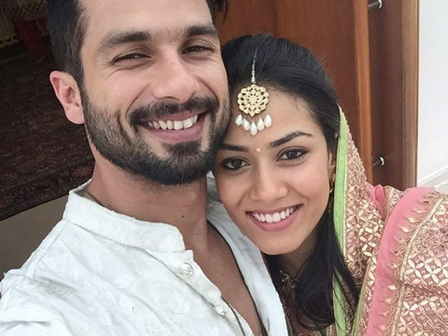 Picture Perfect: Shahid Kapoor, Mira Rajput Take a Photo With Pankaj Kapur