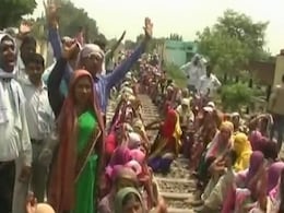 सिर्फ संख्या से नहीं बन जाती है जनता - लेखपालों, शिक्षामित्रों समझ लीजिए... सिर्फ संख्या से नहीं बन जाती है जनता - लेखपालों, शिक्षामित्रों समझ लीजिए...