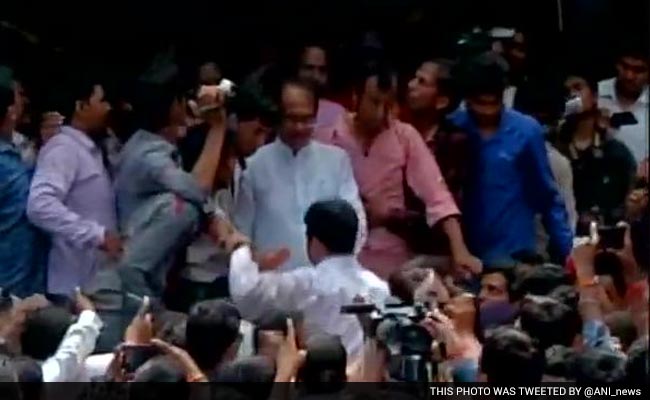 Shivraj Singh Chouhan Heckled on way to Blast Site in Madhya Pradesh