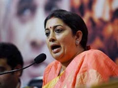 Smriti Irani Helps Woman Who Met With Road Accident In Kerala