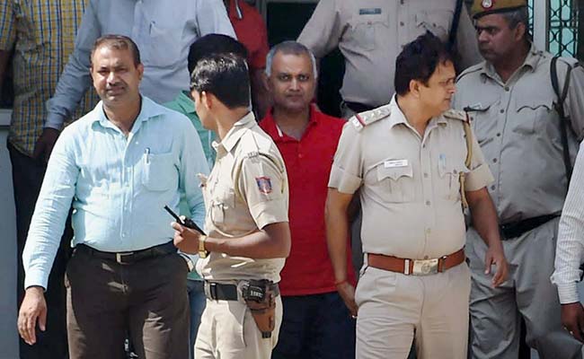 घरेलू हिंसा मामला : सोमनाथ भारती एक दिन के लिए तिहाड़ जेल भेजे गए