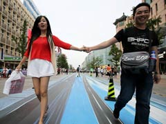 This Amazing 3D Street Art is Stopping Beijing in Its Tracks