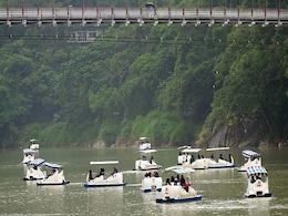 Thousands Evacuated as 'Super Typhoon' Approaches Taiwan Thousands Evacuated as 'Super Typhoon' Approaches Taiwan