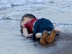 Drowned Syrian Toddlers And Their Mother Buried in Kobani
