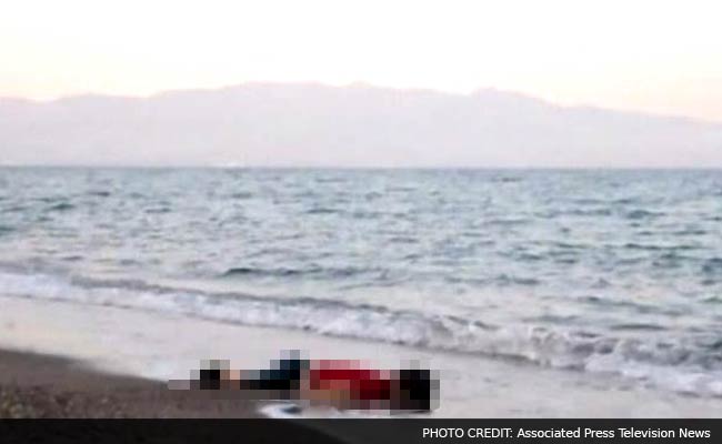 Toddler's Body Washes Up on Turkish Beach After 12 Syrian Migrants Drown