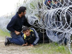 Slovenia Putting up Fence Along Border With Croatia to Control Migrant Flow
