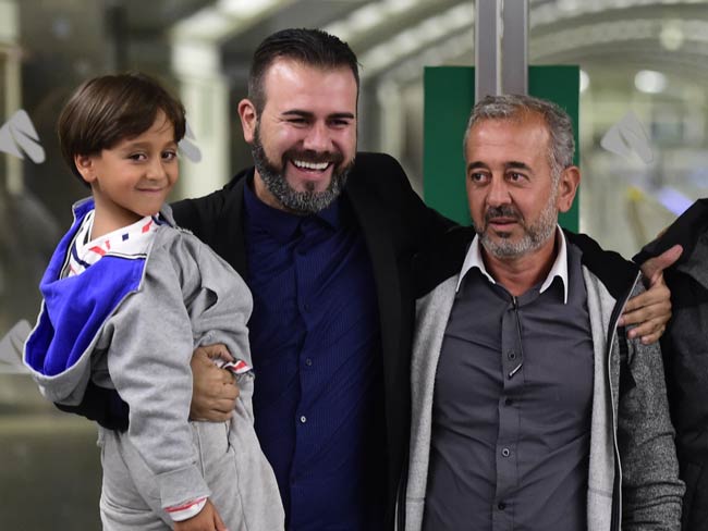 कैसे बदल गई एक सीरियाई शरणार्थी फुटबॉल फैन की किस्मत