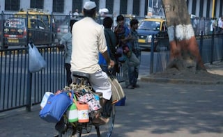 Young Start-Ups Use Dabbawallahs to Deliver Food & Offer Variety