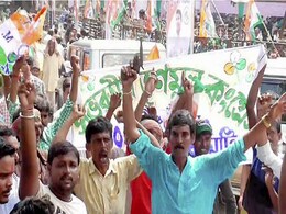 Trinamool Workers Wave Pistols in Public as They March to Party Rally Trinamool Workers Wave Pistols in Public as They March to Party Rally