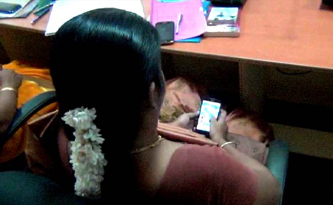 Tamil Nadu Officer Caught Playing Candy Crush on Phone at Farmers' Meet