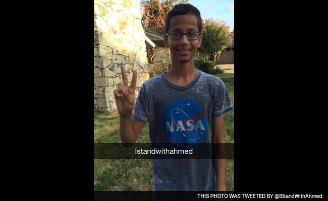 US Muslim Teen Accused of Clock Bomb Seeks $15 Million