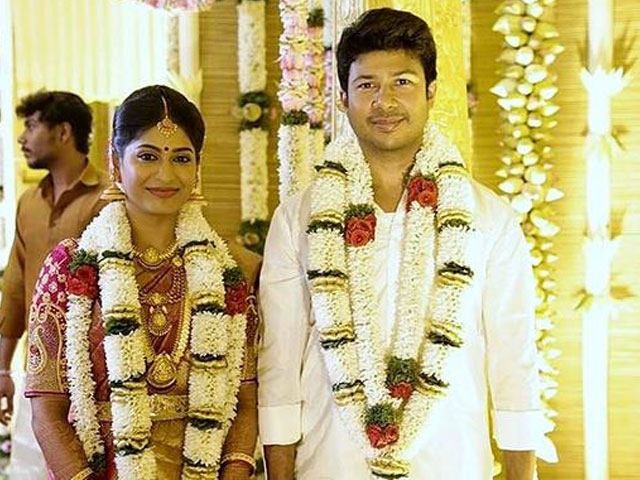 Tamil Actress Vijaylakshmi Marries Fiance Feroz Mohammed