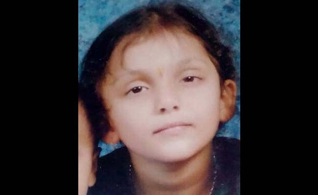 Hundreds Pay Homage to 6-Year-Old Vizag Girl Who Fell in an Open Drain