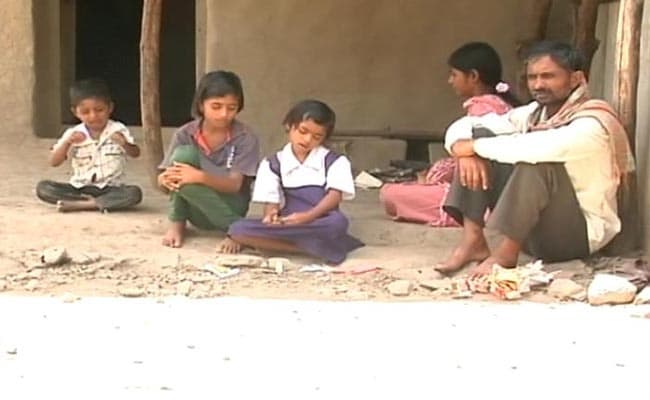 घर में अनाज का एक दाना नहीं, महाराष्ट्र में पांच बच्चों की मां ने खुद को जिंदा जलाया