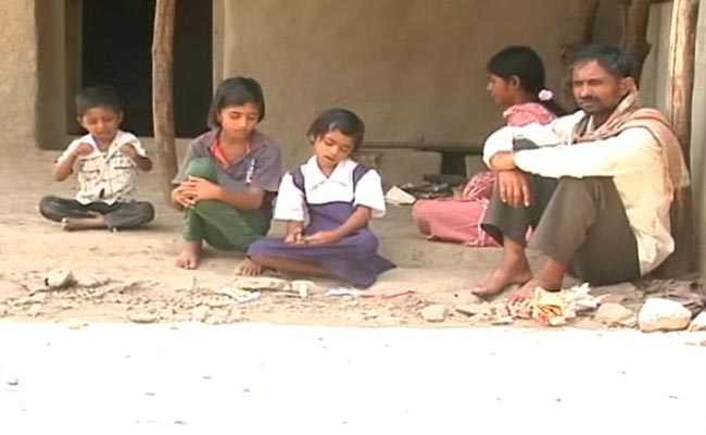Unable to Feed 5 Children, Farmer Sets Herself on Fire in Maharashtra