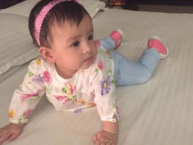 धोनी की पत्नी साक्षी ने शेयर की बेटी ज़ीवा की तस्वीरें, कहा 'मातृत्व के अनमोल पल'